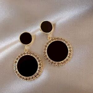 Elegant Black and Gold Round Earrings